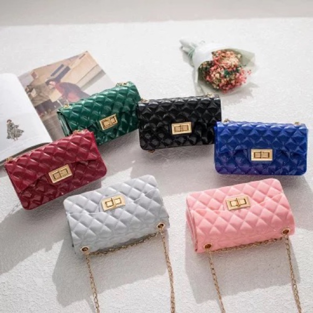 Silicone purses with chain